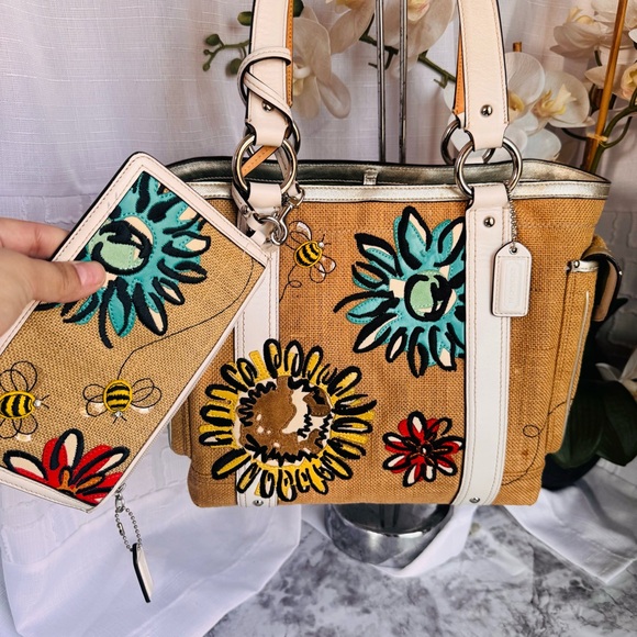 Coach Floral straw Tote Bag with matching wristlet - collectors piece - ENC - Picture 3 of 14